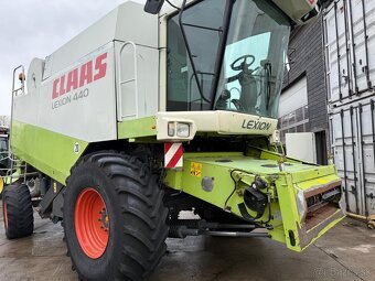 Sklízecí mlátička Claas Lexion 440, rok výroby 2002, žací l - 9