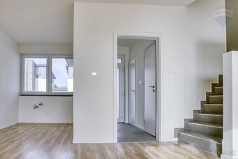 PREDAJ, DOM NA KĽÚČ, Dunajská Streda, 4 izby, pozemok 189 m2 - 9