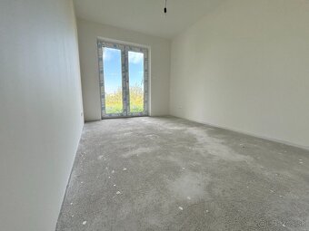 Moderná novostavba rodinného domu v tichej lokalite obce Ja - 9