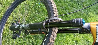 Predám CANYON Spectral CF8 CLLCTV 2024 carbon  vel. M - 9