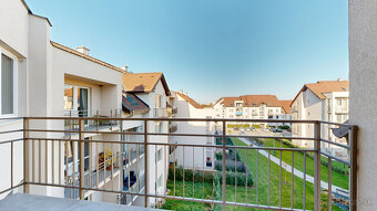 POLIANKY / Priestranný 3-izbový byt s loggiou a kuchynskou l - 9