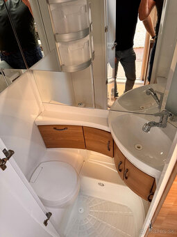 Rodinný karavan Hobby 490 KMF DeLuxe 2022 - 9