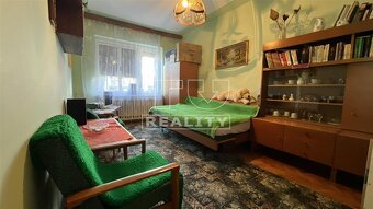 Priestranný a zdravý 6 izbový poschodový dom, pozemok 9á... - 9