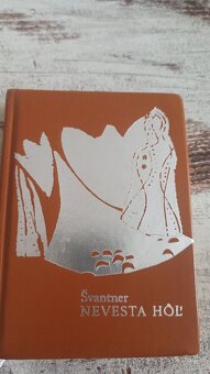 Starožitnosti -vazy,knihy, fotoaparát - 9