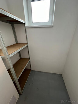 Na prenájom 1 izbový byt v Brezne,balkón,parkovacie miesto,k - 9