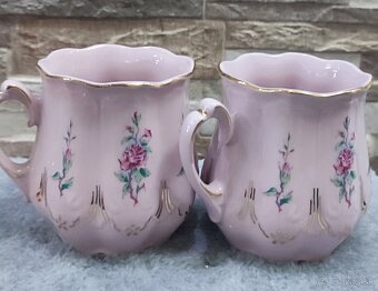 Růžový porcelán, 2 hrníčky bucláčky, Chodov - 9