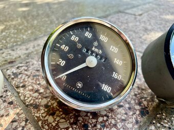 Budíky Škoda veterán - 9