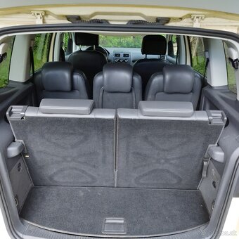 Volkswagen Touran, rok výroby 2013, 7-miestne - 9