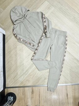 Guess zelena a svetla khaki logovana teplakova suprava - 9