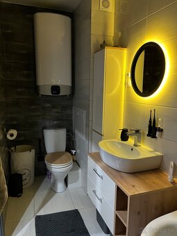 Komplet zariadený zrekonštruovaný 3 izbový byt - 9