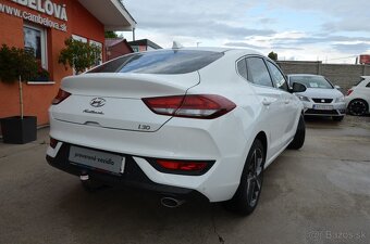 Hyundai i30 Fastback 1,5 TGDi Family 117KW MHeV M6 - 9