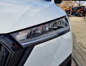 ŠKODA OCTAVIA COMBI 2.0 TDI SCR STYLE - 9