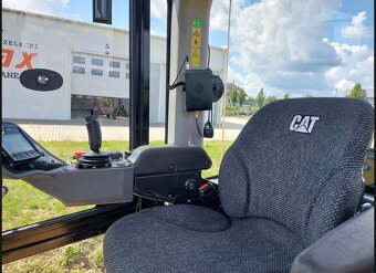 Valec Caterpillar CS64B - 9