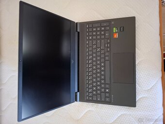 HP VICTUS 16 800€ - 9