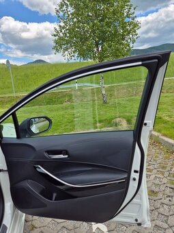 Predám auto zn. Toyota Corolla 1.8 Hybrid, GR Sport - 9