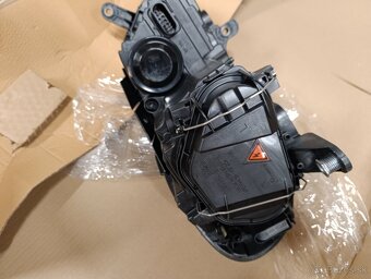 Ľ predný Bi-xenon VW Passat B7 - 9