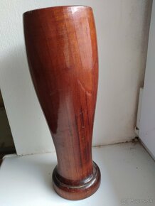 Predám túto drevenú ako novú vázu, Rozmery: výška 29 cm, vrc - 9