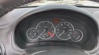 Peugeot 206  hatchback 1.4 benzín r.v.2006 - 9
