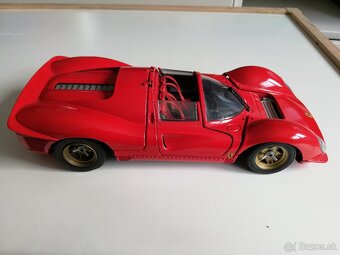 1:18 FERARRI 330P4 1967 - 9
