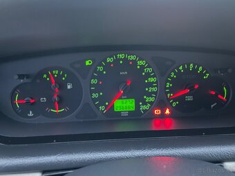 Predám Citroën C5 2,2 HDi (98kw) vo výbave Exclusive. - 9