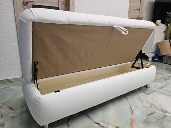 Luxusné biele kreslo z koženky – elegantné a pohodlné - 9