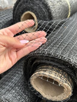 Sieťka proti krtkom , Tkaná textília ,Plastové obrubníky – - 9