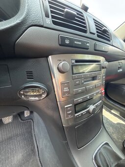 Predám Toyota Avensis combi - 9