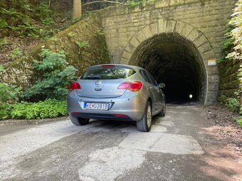 Opel Astra J 1.6 85kw - 9