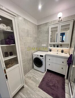 Veľmi pekný zrekonštruovaný 3- izbový byt s lodžiou na  ulic - 9