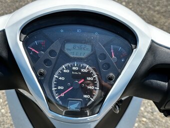 Predám skúter Honda SH 125 ABS 2013 8500km - 9