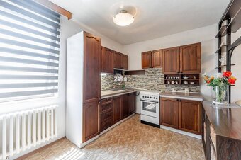 GYŇOV: Priestranný tehl. 6 izb. rodinný dom, pozemkok 605 m2 - 9