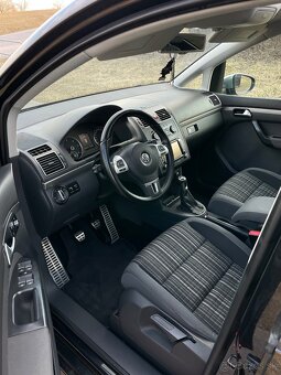 VW Touran Highline 2,0 TDI - 9