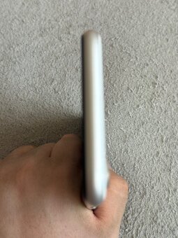 Predám Apple iPhone XR 64GB Silver Stav Nového Telefónu - 9