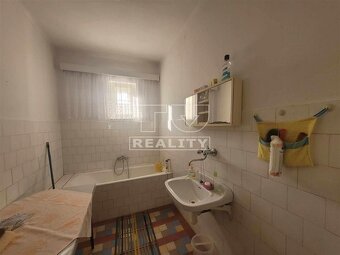 NA PREDAJ DVOJGENERAAČNÝ RODINNÝ DOM, 1100m2, PODHRADIE - 9