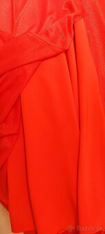 Krásne červené spoločenské šaty - 9