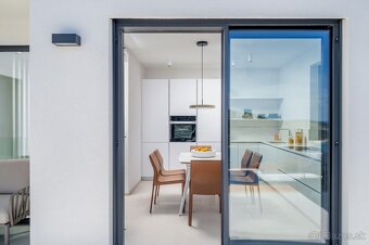 Chorvátsko, luxusná vila 80 metrov od mora. - 9