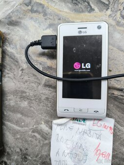 Predám rôzne mobily aj s príslušenstvom LG, Samsung, 8-10e - 9