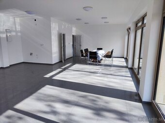 Prémiový presklený obchodný priestor - Kaskády - 9