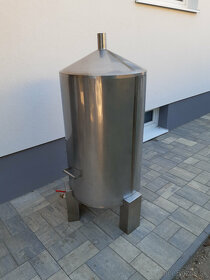 5x cisterny / nádrže na víno - 3x 600 l, 2x 300 l (SADA) - 9
