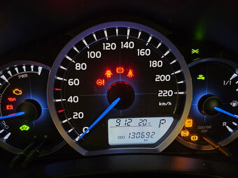 TOYOTA YARIS 1.5 CVT Hybrid, automat r.2013 - 9