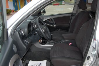 Toyota RAV4 2.0 benzín - 9