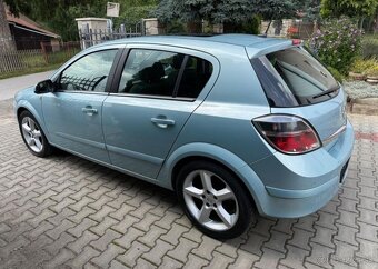 Opel Astra 1,8i Panorama Top stav benzín manuál 103 kw - 9