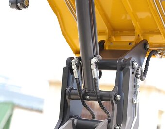 Pásový dumper 800 kg – zvedací korba, motor B & S - 9