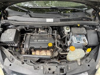 Predám Opel Corsa D 1,4 benzin 2008 3 dverove - 9