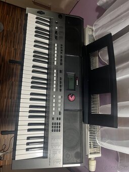 Keyboard Yamaha PSR-E443 + stojan + pedál + stolička - 9