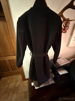 Čierny dámsky kabat - 9