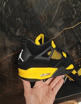 Jordan RETRO 4 Yellow - 9