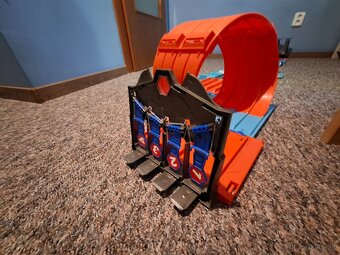 Hot Wheels - 9