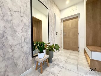 NA PREDAJ 2 IZB. BYT S BALKÓNOM, 51M2, KALINČIAKOVA UL., SEN - 9