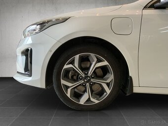 KIA CEED SW 1,6 GDi PHEV PLATINUM - 9
